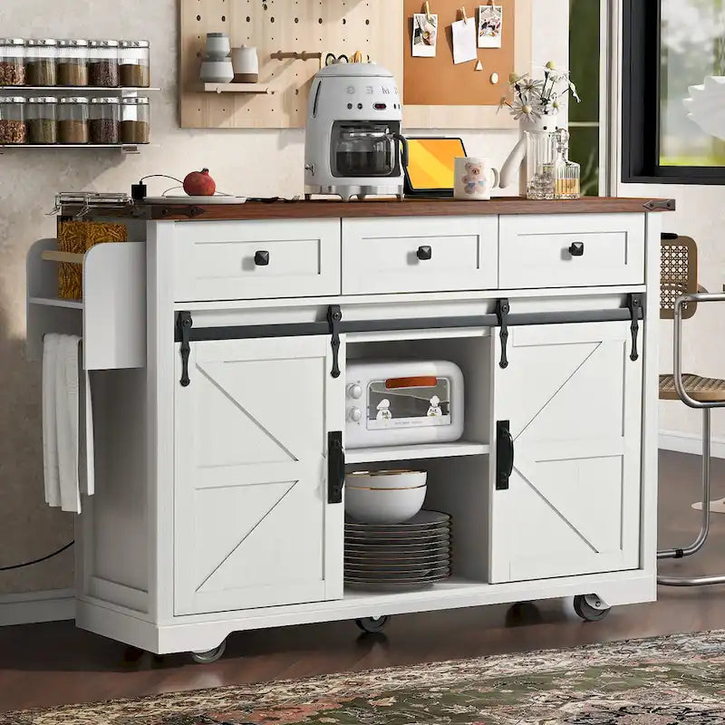 Îlot de cuisine de style ferme avec prise électrique et portes coulissantes de grange