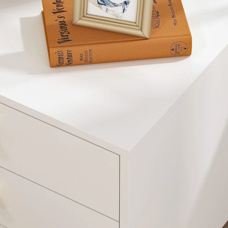 Table de chevet blanche avec pieds en métal doré